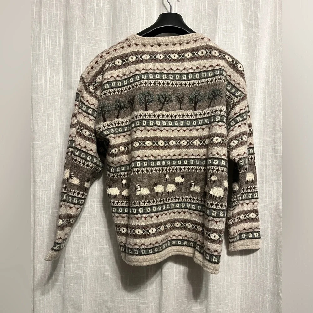 Woolrich sweater, size medium, great condition, smoke free pet free home - Picture 2 of 9